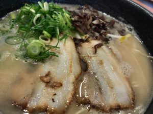 ラーメン屋ひまわりのとんこつラーメン。上品です